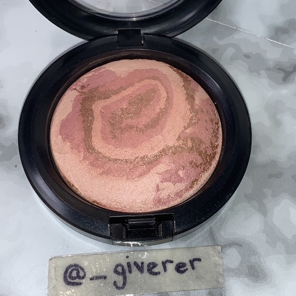 RARE LIGHT YEAR MAC MIneralized Skinfinish - Picture 4 of 14